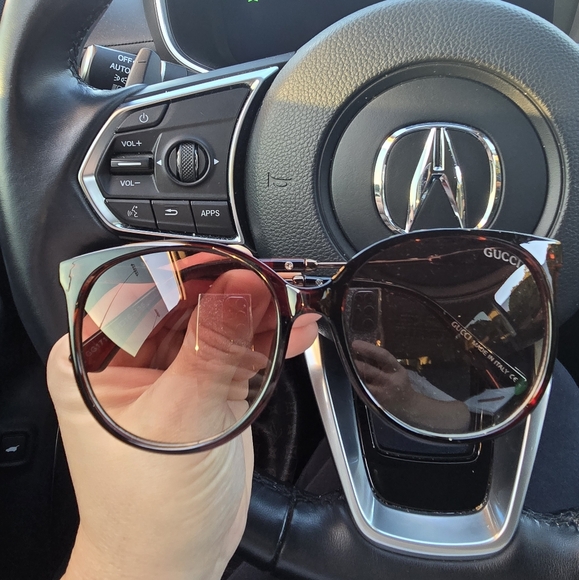 GUCCI Sunshades - Picture 1 of 7